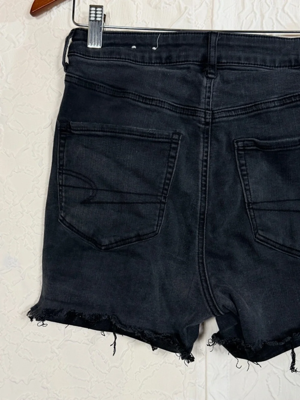 American Eagle Next Level Stretch Black Wash Distressed Jean Shorts Sz 8 - Picture 8 of 12